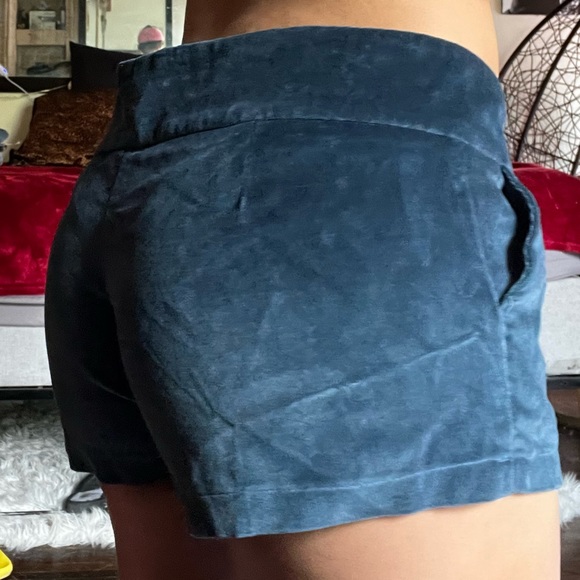 Shorts - Picture 2 of 7